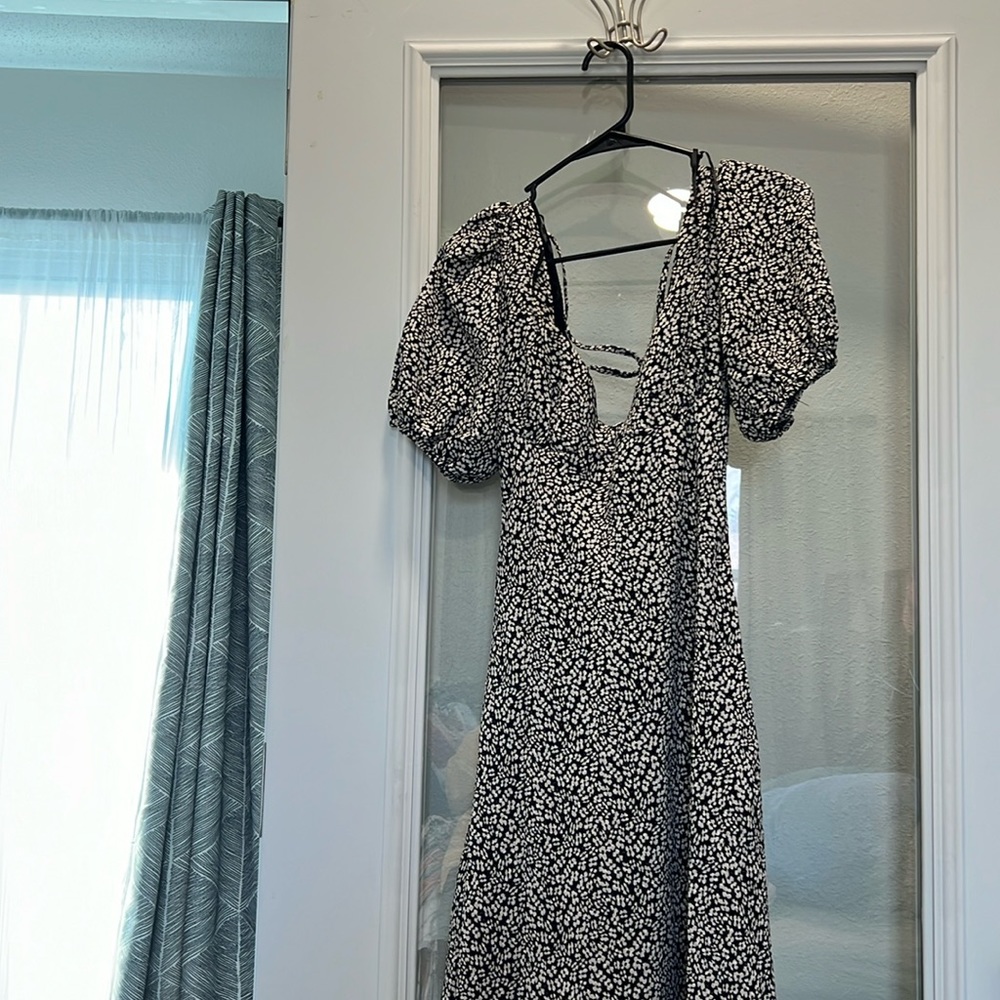 Open Back size 10 Billy J dress with puffed sleeves (floral print)